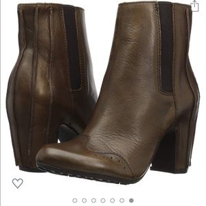 Fly London fashion boots size 38M